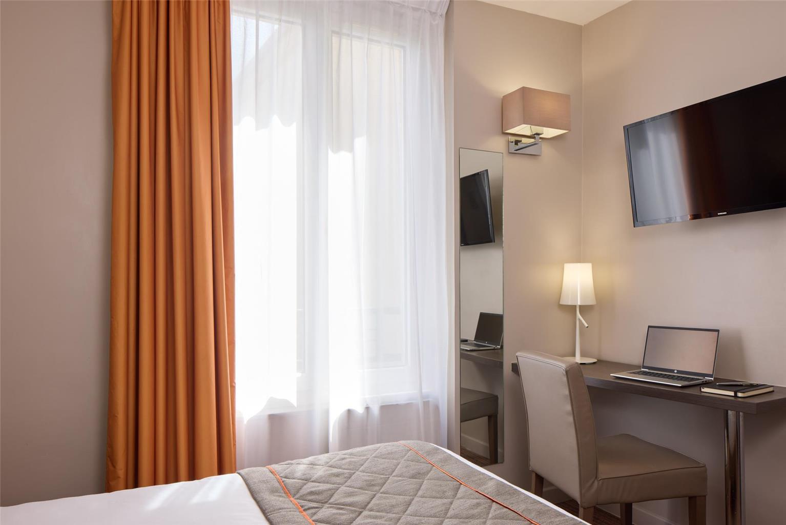 Timhotel Tour Eiffel Parigi