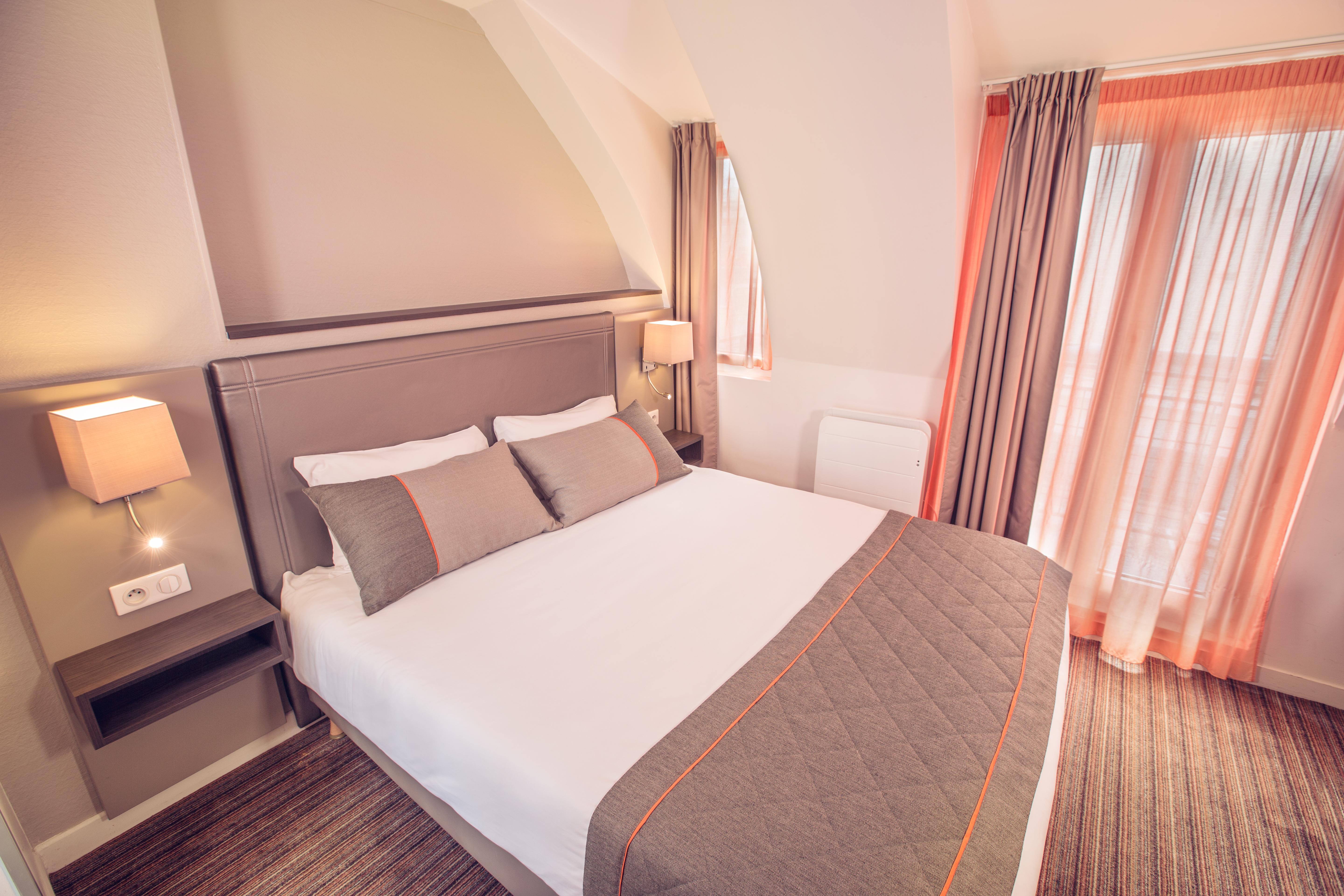 Timhotel Tour Eiffel 3*