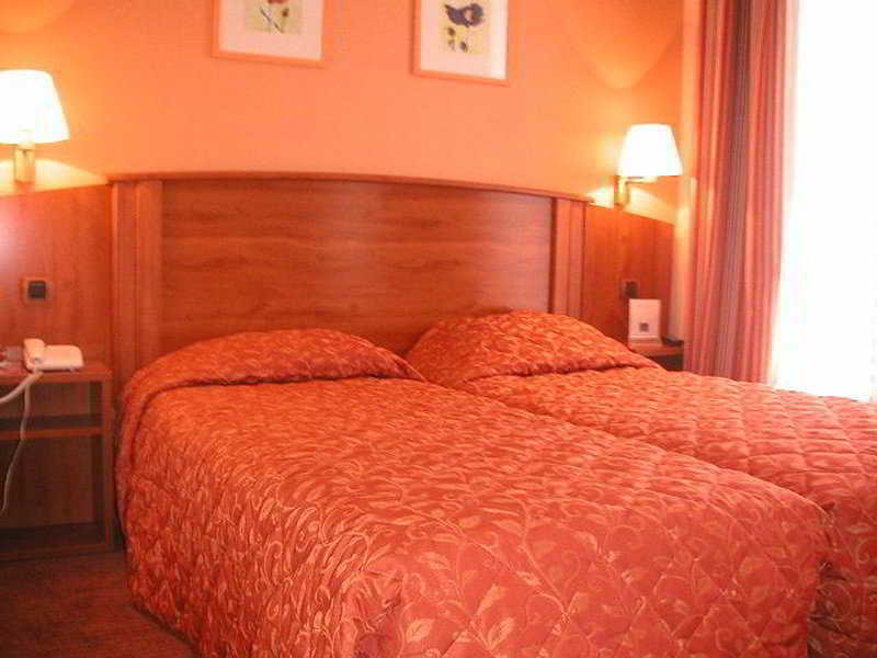 Hotel Timhotel Tour Eiffel 3*